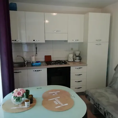 Emi & Nini アパート *