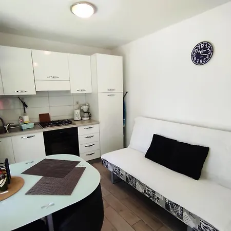 Emi & Nini Apartment *