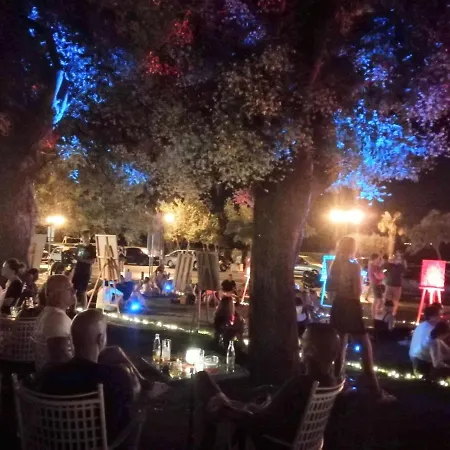 Emi & Nini シベニク