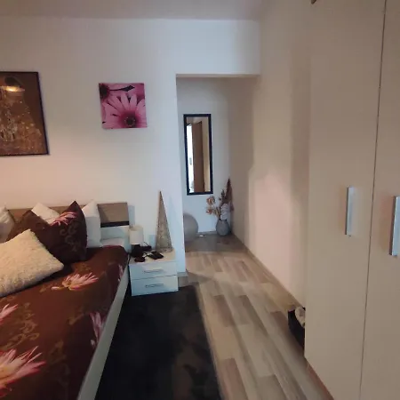 Emi & Nini Apartment *