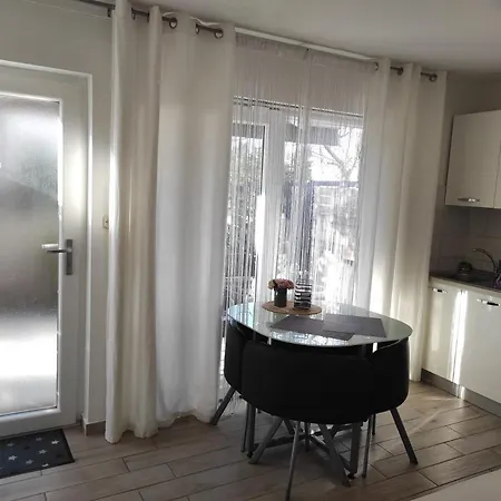 Emi & Nini アパート *