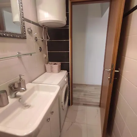 アパート Emi & Nini