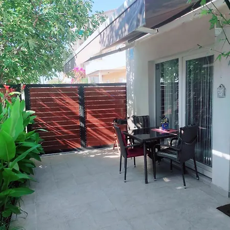 アパート Emi & Nini