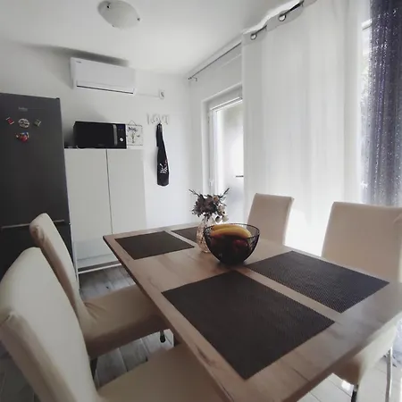 Apartman Emi & Nini *