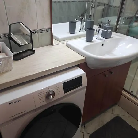 Emi & Nini シベニク