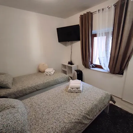 Emi & Nini アパート