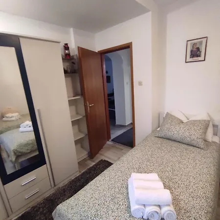 アパート Emi & Nini シベニク