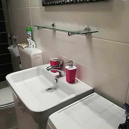 アパート Emi & Nini シベニク